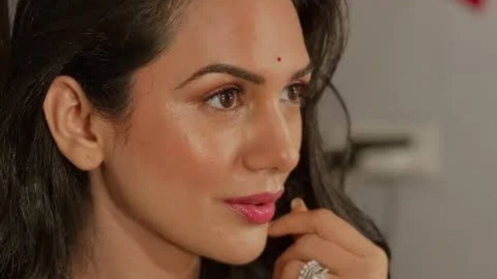 Akanksha Chamola Biography