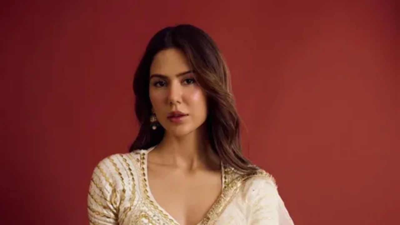 Sonam Bajwa Biography, Age, Movies & Career Highlights