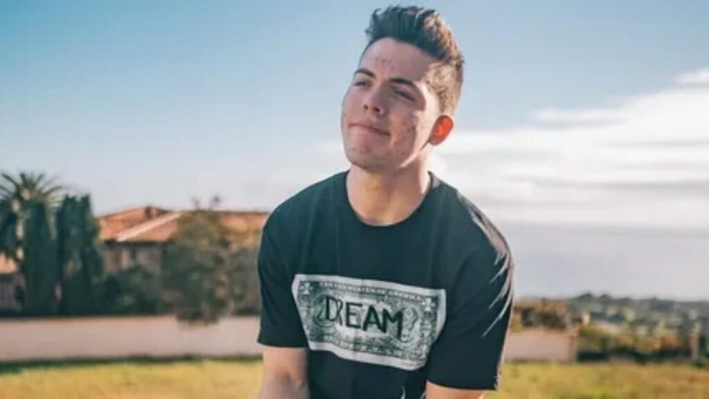 Performance Data Hours Watched, Growth, and Fanbase Impact